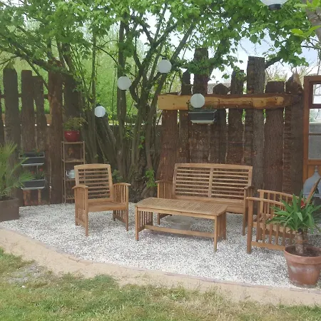 Oda ve Kahvaltı D'hotes Chez Denis Et Margot 3*