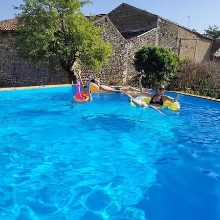 D'hotes Chez Denis Et Margot Chire-en-Montreuil